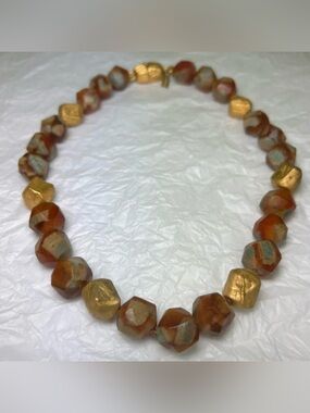 Tanner Statement Necklace Faceted Resin Acrylic Beads Gold Tone Hammered Magneti